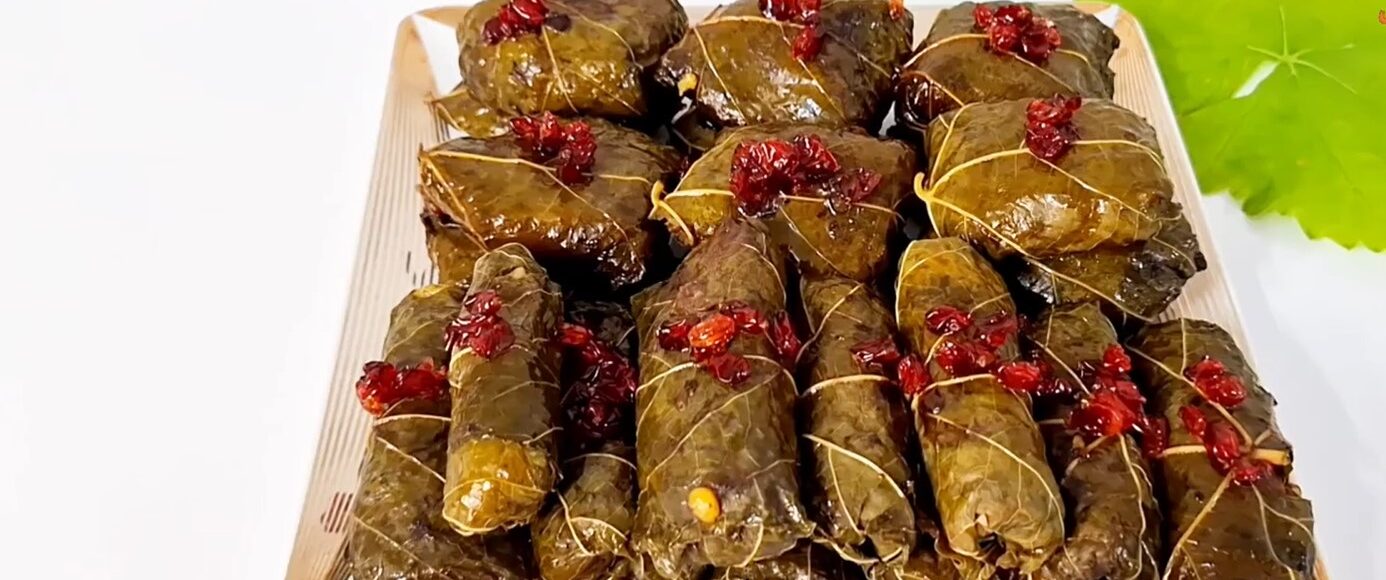 طرز تهیه دلمه برگ مو اصیل | راز خوشمزه شدن و نکات مهم پخت