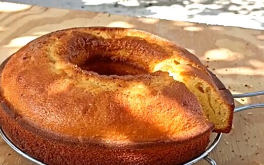 طرز تهیه کیک وانیلی اسفنجی و خوشمزه با تمام فوت و فن های حرفه ای
